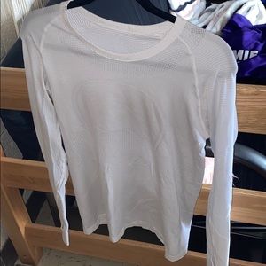 white lululemon long sleeve